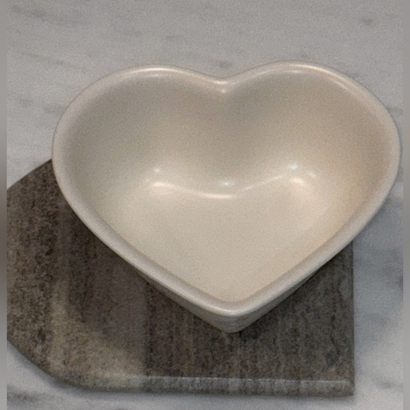 Vintage Pfaltzgraff Tea Rose pattern stoneware heart shaped bowl. - Picture 3 of 5